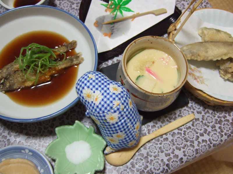 左:天然おしょろこまあんかけ 右:山女の天ぷら